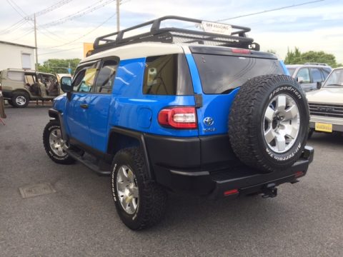 USモデル　新車並行車　FJクルーザー青　リアビュー